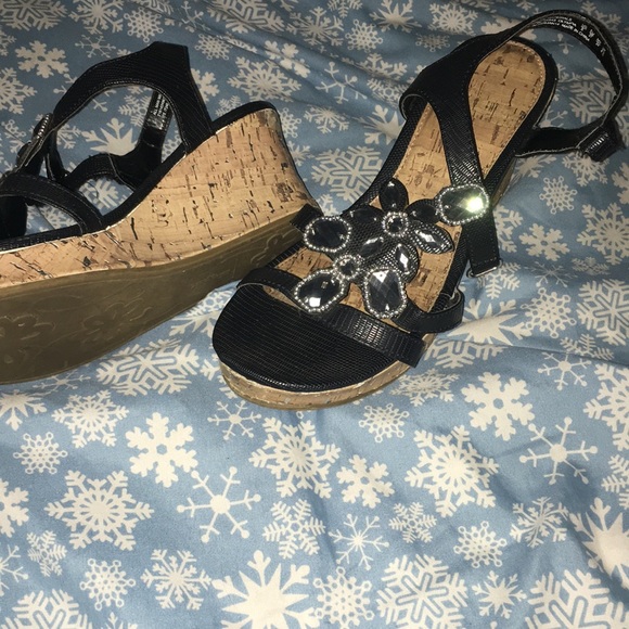 Shoes - Picture 2 of 3